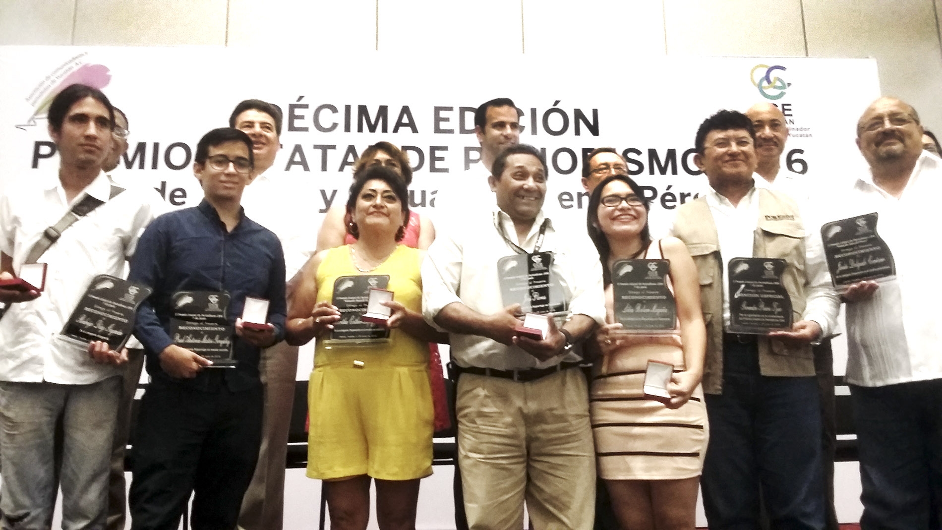Premian a reporteros de La Jornada Maya